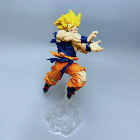 Mô hình chiến binh Ngọc rồng - goku đang đang vận công tung chưởng khi bay