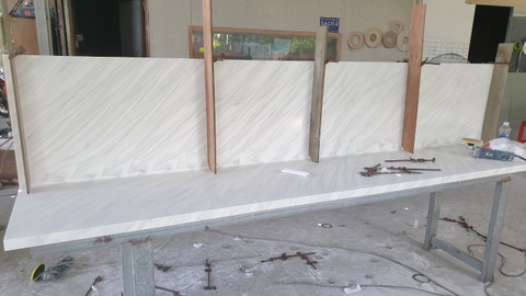Gia công đá solid surface Vân mây ốp bếp liền khối