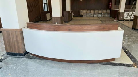 Quầy lễ đá xuyên sáng Solid surface
