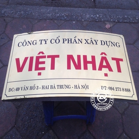 Biển công ty inox vàng gương, gấp chân cong