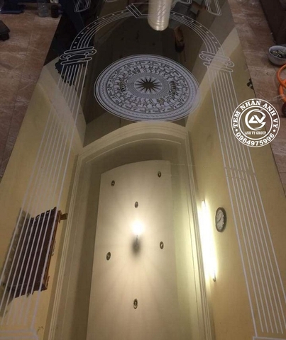 Mặt thang máy chất liệu inox vàng gương