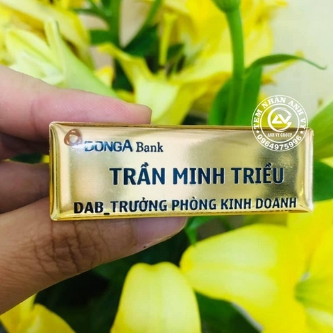 Thẻ tên nhân viên bằng nhôm in UV
