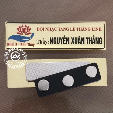 Thẻ tên nhân viên bằng đồng phủ keo 3D