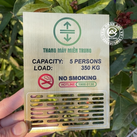 Logo chất liệu inox xước vàng ăn mòn