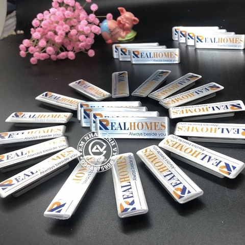 Thẻ tên nhân viên bằng nhôm in UV