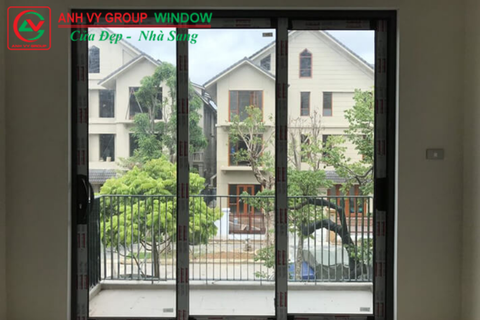 Cửa đi mở trượt 3 cánh nhôm Xingfa