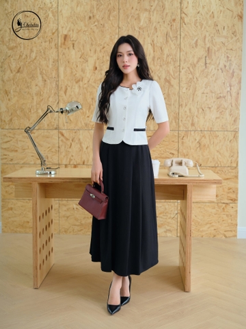 Áo sơ mi tay lỡ cổ tròn đính hoa màu trắng