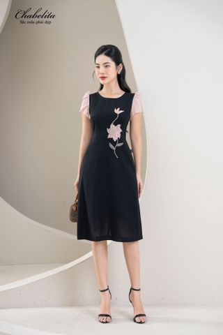Đầm phối tay màu đen thêu hoa ngực