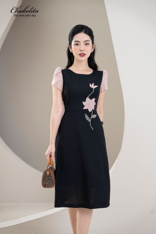 Đầm phối tay màu đen thêu hoa ngực