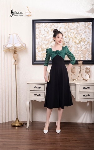 Đầm phối tay ngực hoa màu xanh