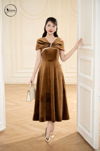 Đầm nhung sát nách cổ tròn màu nâu
