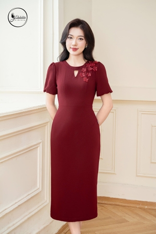 Đầm tay lỡ cổ tròn đính hoa màu đỏ đô