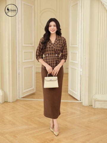 Áo blazer dài tay kẻ nâu