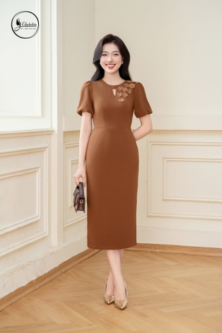 Đầm tay lỡ cổ tròn đính hoa màu nâu