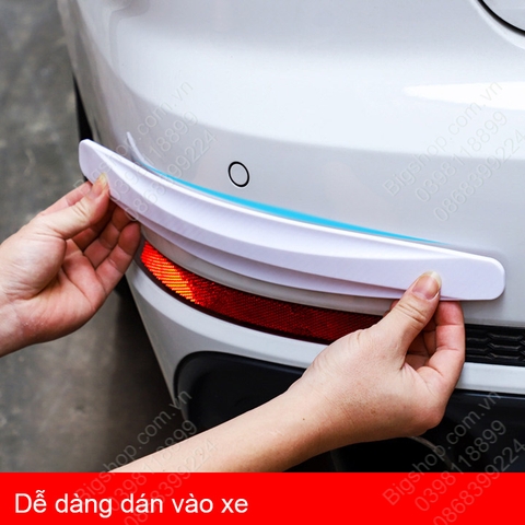 Bộ 2 miếng dán chống xước xe, góc đầu hoặc đuôi xe, bằng nhựa PVC dẻo bề mặt phủ carbon chống xước