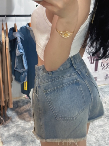 Quần short jean rách 2 bên
