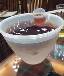 Bát nhựa đựng rượu
