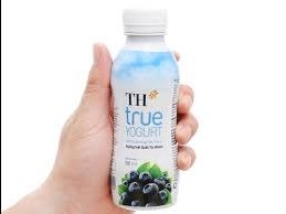 Sữa chua uống tiệt trùng hương việt quất TH True Milk chai 180ml