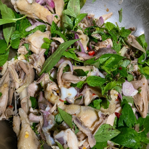Gà Hấp Lá Chanh Xé Bóp