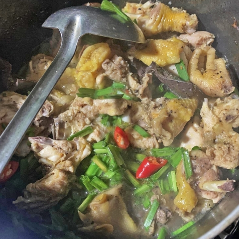 Gà Kho Nén