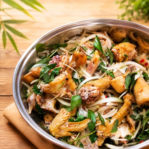 Gà Hấp Lá Chanh Chặt Bóp