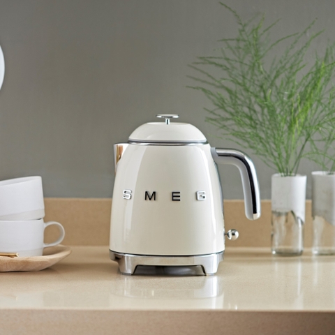 Ấm siêu tốc SMEG KLF05CREU màu kem