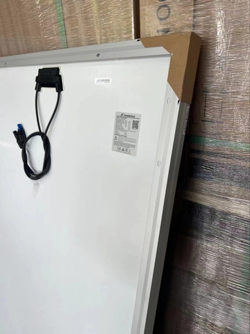 thay Tấm pin quang điện mặt trời Canadian Solar 700w 705w