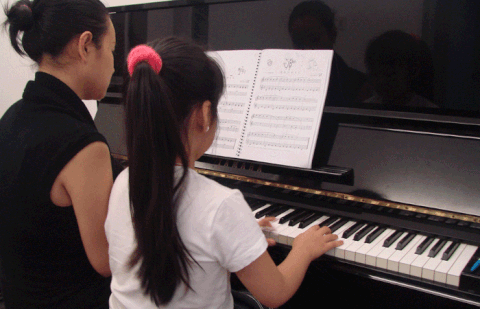 Học Piano Dễ Không? Giải Đáp Từ A-Z Cho Người Mới Bắt Đầu