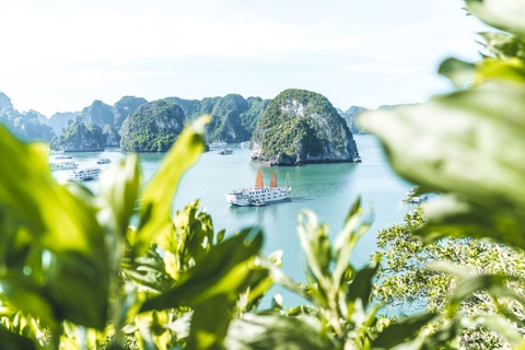 FROM THE HALONG BAY TO THE ANGKOR COMPLEX TOUR 14 DAYS