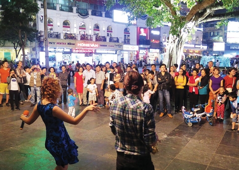 HA NOI NIGHT TOUR AND WATER PUPPET SHOW