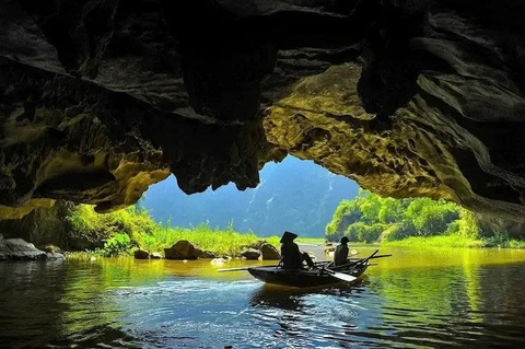 HOA LU AND TRANG AN GROTTOES DAY TOUR