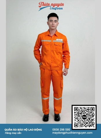 Mẫu quần áo bảo hộ lao động ngành điện lực nổi bật với màu cam đặc trưng