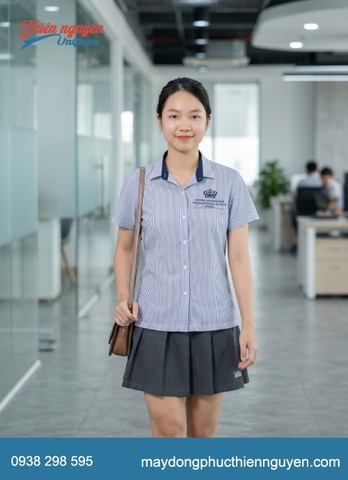 Đồng phục học sinh cấp 3 trường quốc tế Anh Việt BVIS áo sơ mi họa tiết kẻ sọc kết hợp với quần và chân váy màu xám