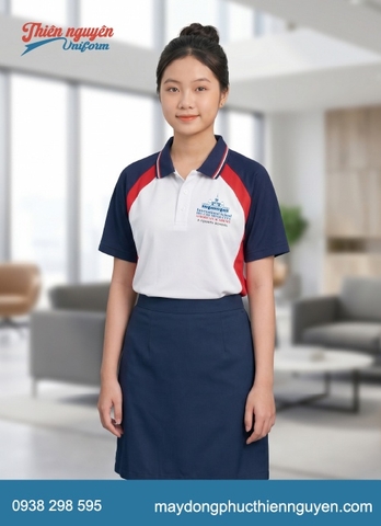 Đồng phục học sinh cấp 3 trường ISHCMC với thiết kế áo thun màu trắng kết hợp với viền chéo màu đỏ, tay áo xanh navy tạo nên tổng thể hài hòa, thẩm mỹ tạo sự năng động, tươi trẻ