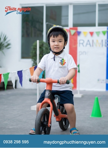 Đồng phục cho bé mầm non trường Kindy City áo thun cổ trụ kết hợp với quần và váy kaki
