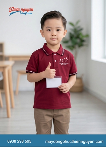 Bộ đồng phục cho bé mầm non Trường mầm non Mỉm Cười áo thun màu đỏ đô kết hợp với quần và váy màu nâu be