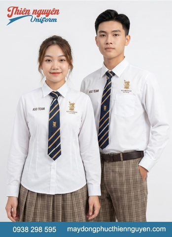 Đồng phục học sinh trường Sedbergh Vietnam - BCIS, áo sơ mi trắng kết hợp với cà vạt xanh đậm phối với sọc vàng đồng, logo trường được thêu sắc nét