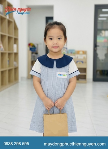 Đồng phục cho bé mầm non Trường Blue Sky Kindergarten màu xanh dương năng động