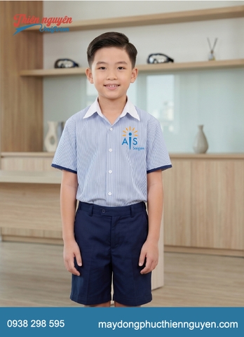 Mẫu đồng phục học sinh tiểu học Trường quốc tế Úc AIS Saigon áo sơ mi họa tiết dọc sọc xanh phối với quần và chân váy xanh đậm