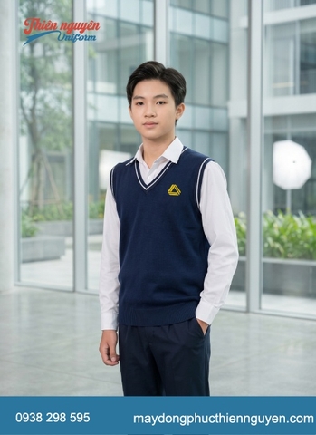 Đồng phục học sinh cấp 2 (THCS ) trường Lương Thế Vinh áo sơ mi trắng phối với ghi lê xanh navy logo trường được in sắc nét