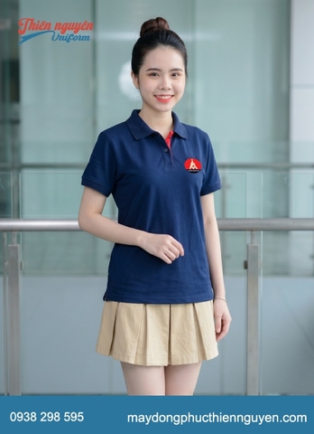Đồng phục học sinh cấp 3 trường Marie Curie với tông màu xanh navy và màu be mang đến sự năng động, trưởng thành