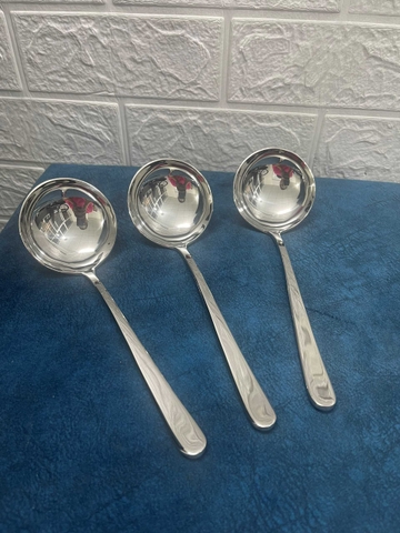 Vá Canh Inox #304 Cao Cấp Cán Bầu [ Kích Thước: 7.2cm x 22cm ]