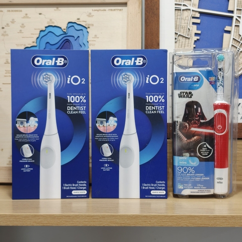Combo bàn chải điện Oral-B Family Pack iO Series 2 và Kids cho bé
