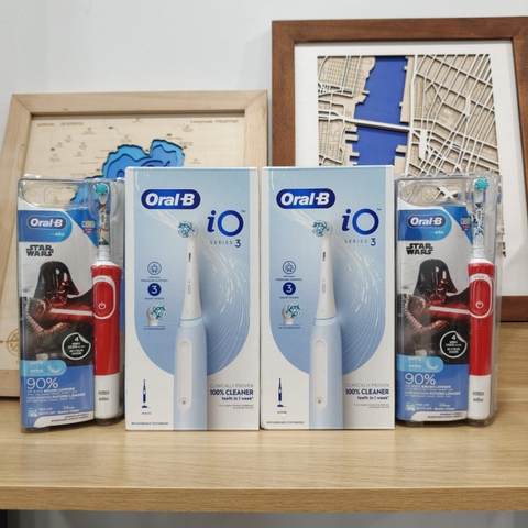 Combo bàn chải điện Oral-B Family Pack iO Series 3 và Kids cho bé