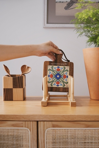 Lót ly/nồi gạch viền gỗ tay cầm