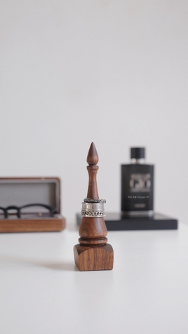 Giá đỡ gỗ treo nhẫn