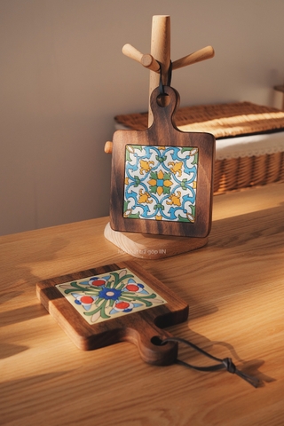 Lót ly/nồi gạch viền gỗ tay cầm