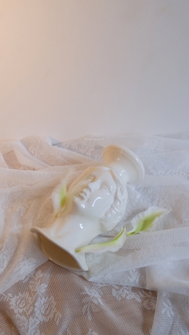 Bình hoa - nữ thần mặt trăng selene