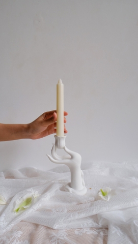 Chân nến gốm - bàn tay