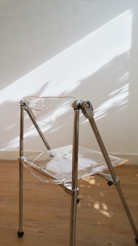 Ghế gập trong suốt 02